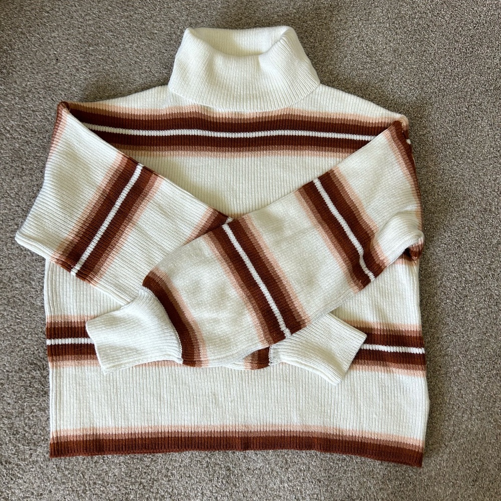 Urban Outfitters Turtle Neck Sweater Balloon Sleeves